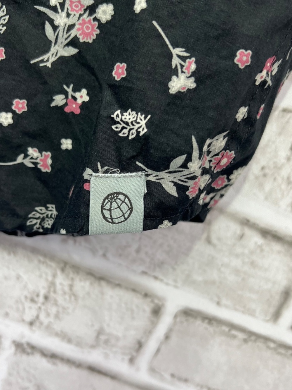 FREE PLANET • NWT Black Floral Short Sleeve Button Down Shirt Size Small - Picture 4 of 6